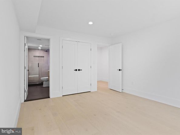 818 N Edgewood Street, Arlington VA 22201