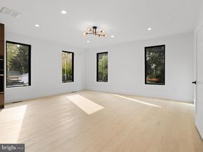 818 N Edgewood Street, Arlington VA 22201