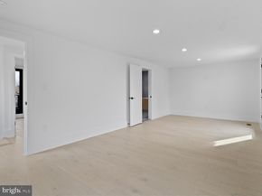 818 N Edgewood Street, Arlington VA 22201