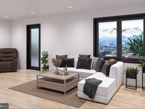 818 N Edgewood Street, Arlington VA 22201