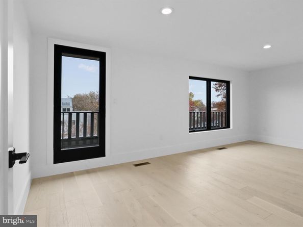 818 N Edgewood Street, Arlington VA 22201