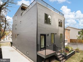 818 N Edgewood Street, Arlington VA 22201