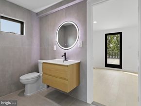 818 N Edgewood Street, Arlington VA 22201