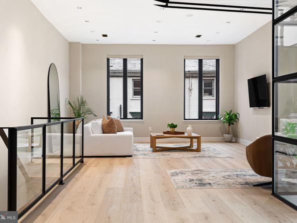 2017 Sansom Street, Philadelphia PA 19103