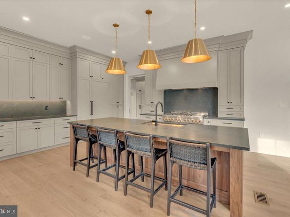 385 Port Royal Avenue, Philadelphia PA 19128