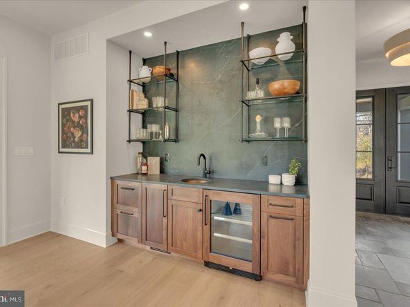 385 Port Royal Avenue, Philadelphia PA 19128