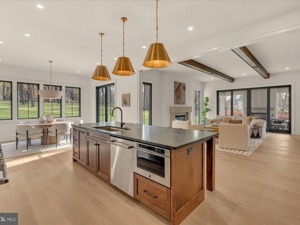 385 Port Royal Avenue, Philadelphia PA 19128