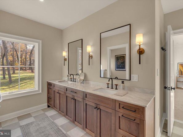 385 Port Royal Avenue, Philadelphia PA 19128