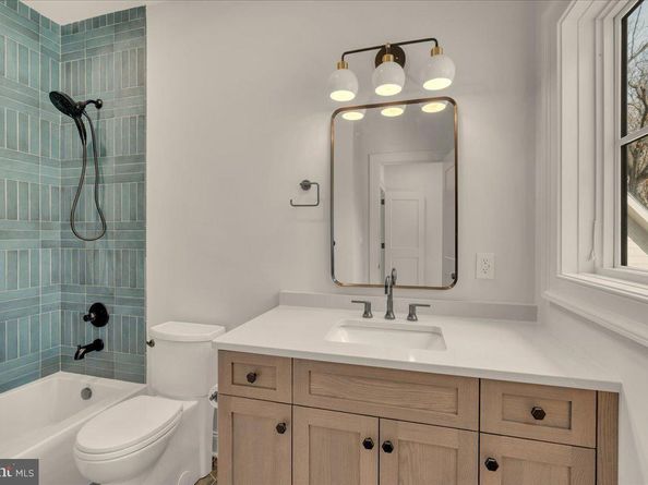 385 Port Royal Avenue, Philadelphia PA 19128