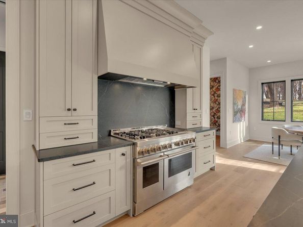 385 Port Royal Avenue, Philadelphia PA 19128