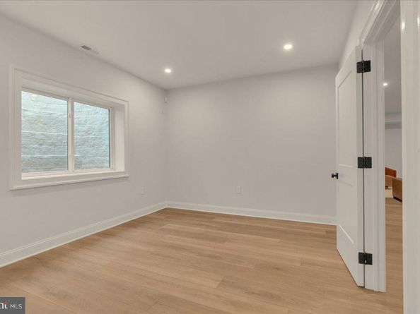 385 Port Royal Avenue, Philadelphia PA 19128