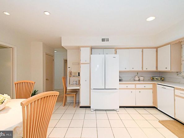 227 Barclay Circle, Cheltenham PA 19012