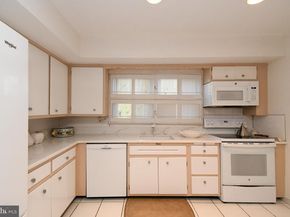 227 Barclay Circle, Cheltenham PA 19012