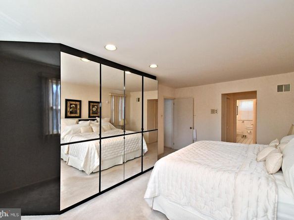 227 Barclay Circle, Cheltenham PA 19012