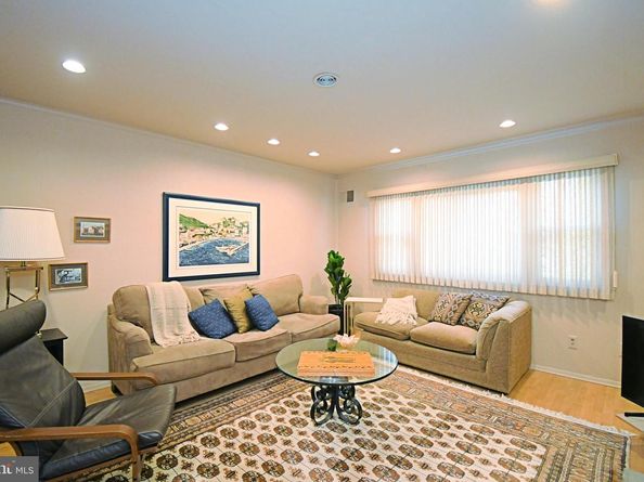 227 Barclay Circle, Cheltenham PA 19012