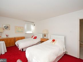 227 Barclay Circle, Cheltenham PA 19012