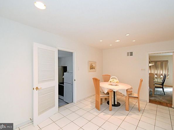 227 Barclay Circle, Cheltenham PA 19012