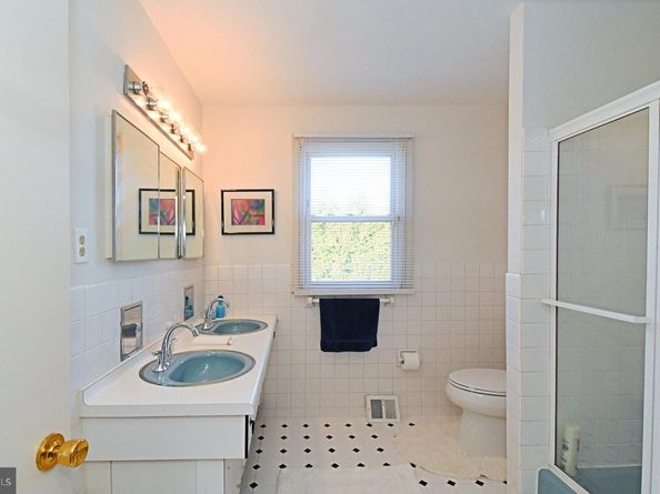 227 Barclay Circle, Cheltenham PA 19012