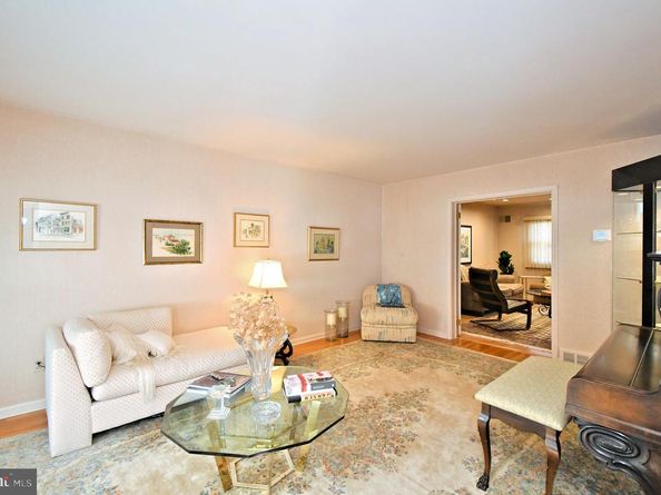 227 Barclay Circle, Cheltenham PA 19012