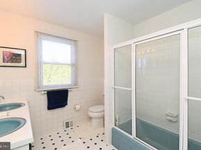 227 Barclay Circle, Cheltenham PA 19012