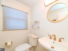 227 Barclay Circle, Cheltenham PA 19012