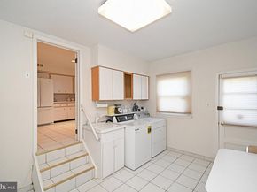 227 Barclay Circle, Cheltenham PA 19012