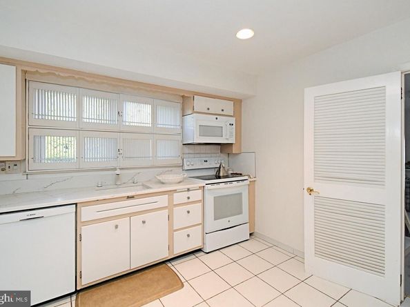 227 Barclay Circle, Cheltenham PA 19012