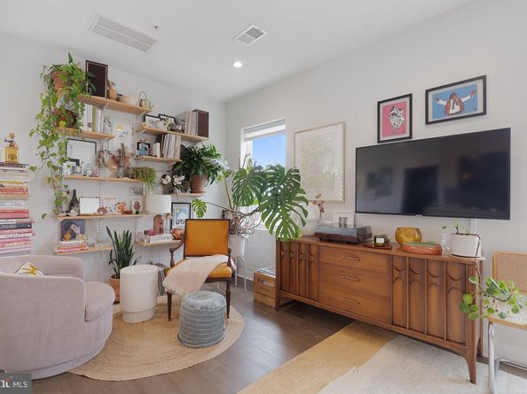 653 Irving Street NW 7, Washington DC 20010