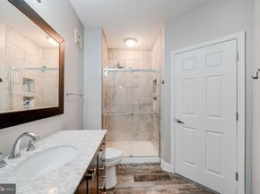801 S Greenbrier Street 113, Arlington VA 22204