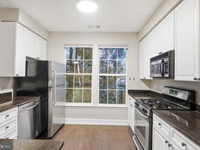 801 S Greenbrier Street 113, Arlington VA 22204