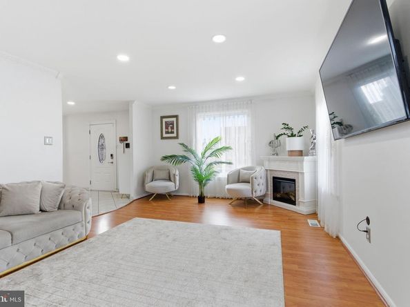 148 Rennard Street, Philadelphia PA 19116