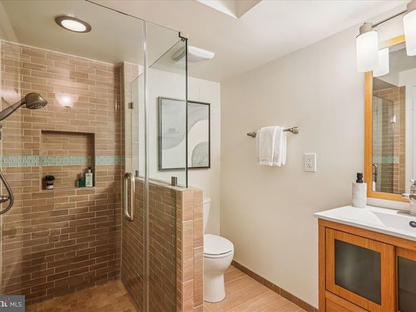 941 N Mckinley Road, Arlington VA 22205