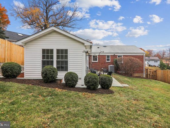 941 N Mckinley Road, Arlington VA 22205