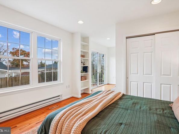 941 N Mckinley Road, Arlington VA 22205