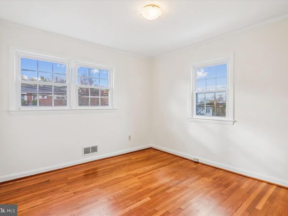 941 N Mckinley Road, Arlington VA 22205