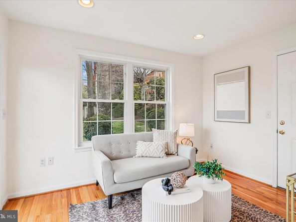 941 N Mckinley Road, Arlington VA 22205