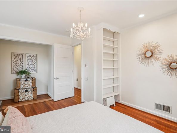 941 N Mckinley Road, Arlington VA 22205