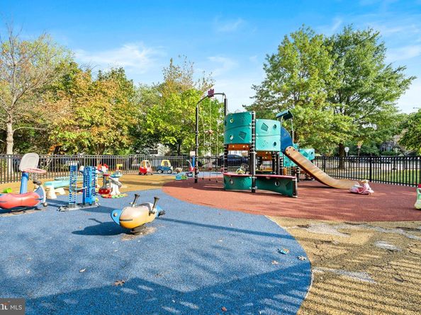 440 12TH Street NE 210, Washington DC 20002