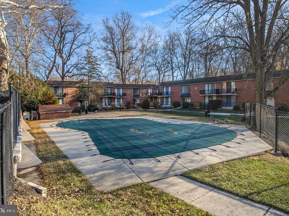 100 E Glenolden Avenue R9, Glenolden PA 19036