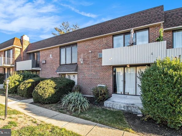 100 E Glenolden Avenue R9, Glenolden PA 19036