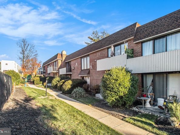 100 E Glenolden Avenue R9, Glenolden PA 19036