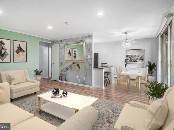 100 E Glenolden Avenue R9, Glenolden PA 19036