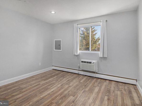 100 E Glenolden Avenue R9, Glenolden PA 19036