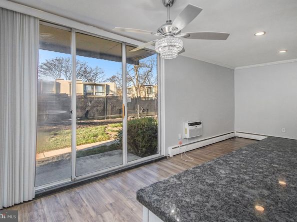 100 E Glenolden Avenue R9, Glenolden PA 19036