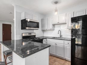 100 E Glenolden Avenue R9, Glenolden PA 19036