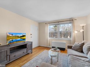 2051 N Woodstock Street 201, Arlington VA 22207