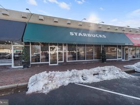 2051 N Woodstock Street 201, Arlington VA 22207