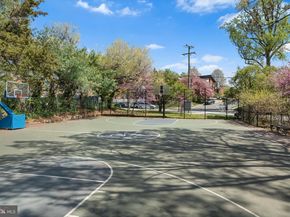 2051 N Woodstock Street 201, Arlington VA 22207