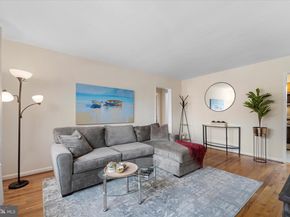 2051 N Woodstock Street 201, Arlington VA 22207