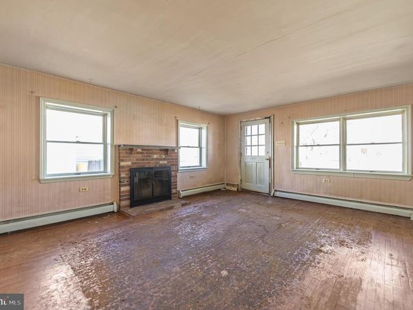 302 Garth Road, Oreland PA 19075